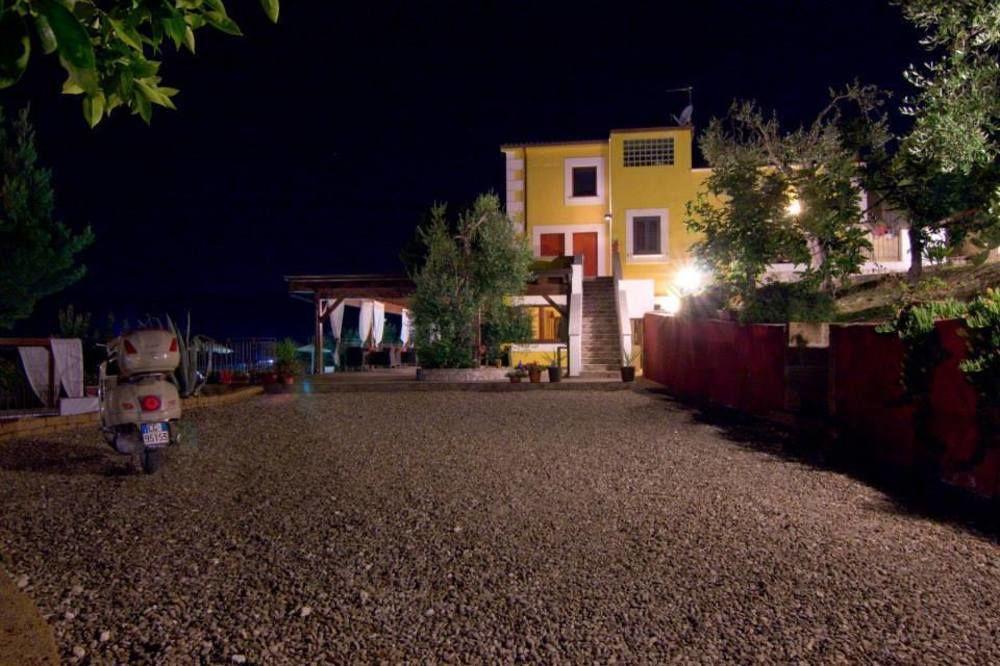 Borgo Del Nespolo Bed & Breakfast Peschici Exterior photo